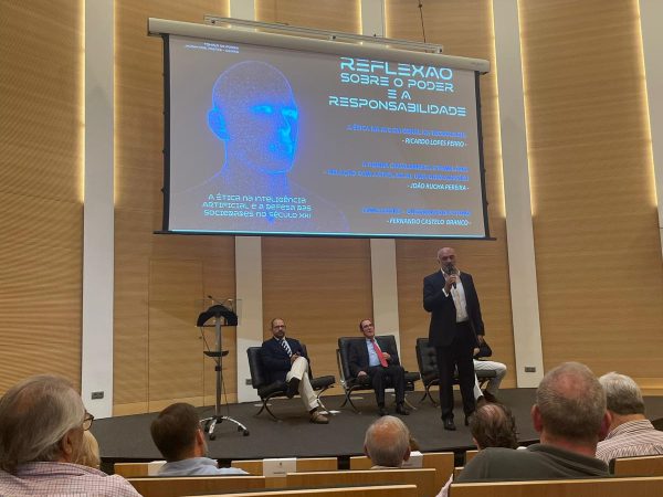 Recorde apresentações da conferência: A ética na Inteligência Artificial e a defesa das sociedades no século XXI
